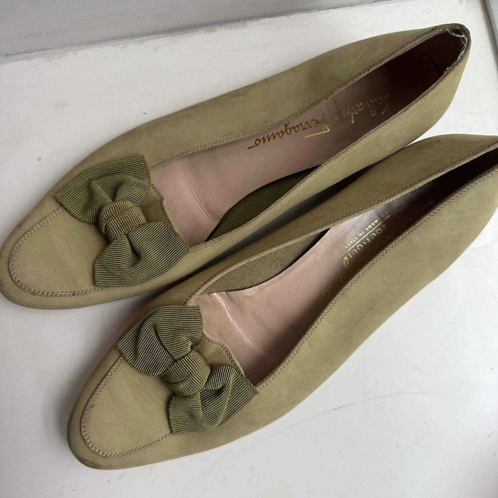 Salvatore Ferragamo Bow ballet Flats in Sage Green